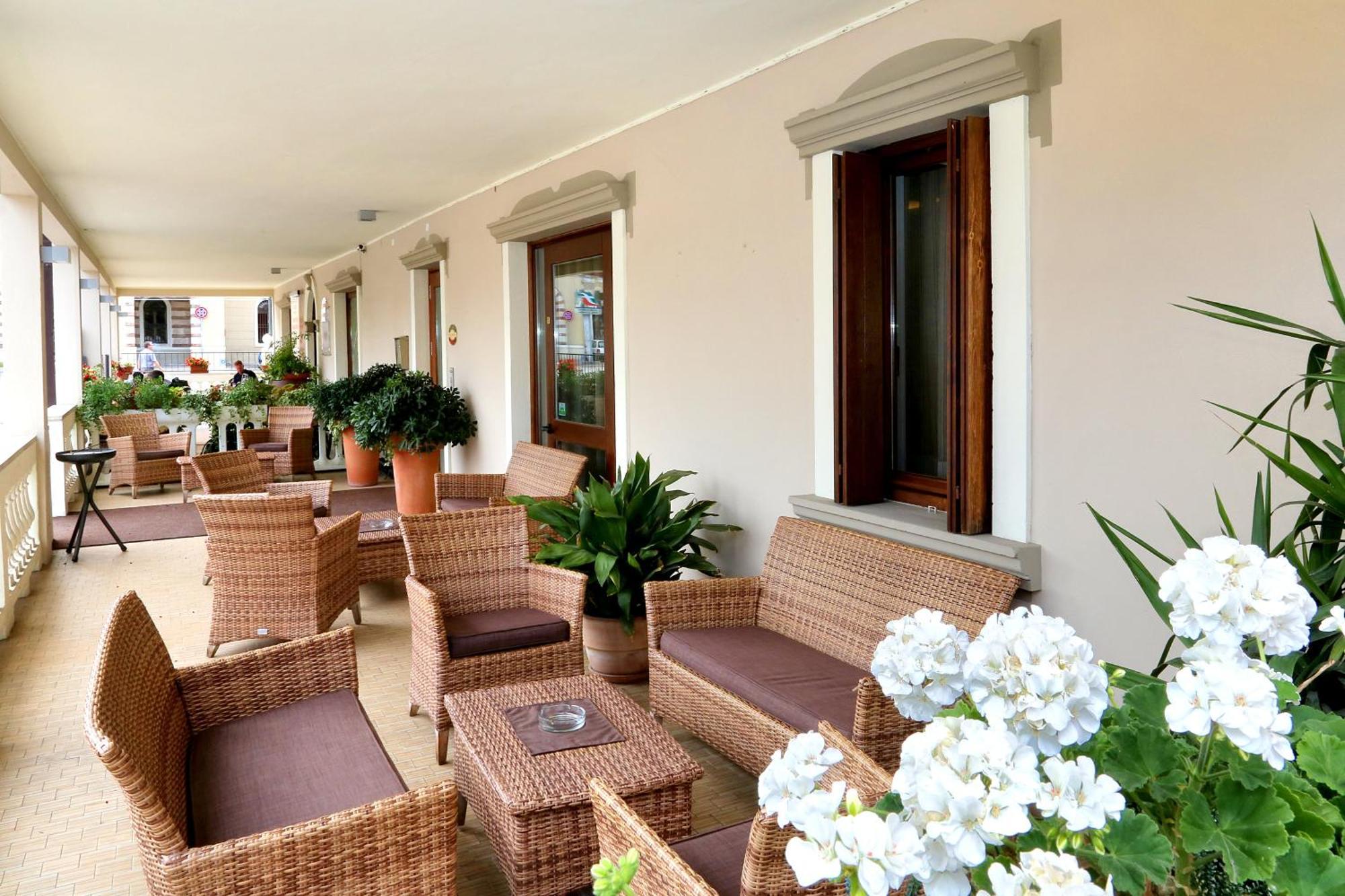 Hotel Garden Peschiera del Garda Esterno foto